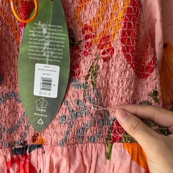 FARM RIO Women's Mixed Fruit Smocked Bodice
Top Pink Multi Size M NWT - Picture 8 of 9